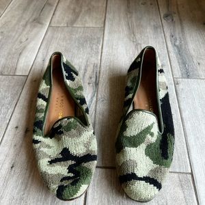 Stubbs & Wootton camo needlepoint slippers. Size 7.5